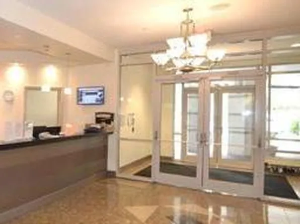 880 N Pollard St APT 504, Arlington, VA 22203
