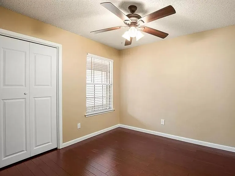 2704 Crownspoint Dr — Photo 7