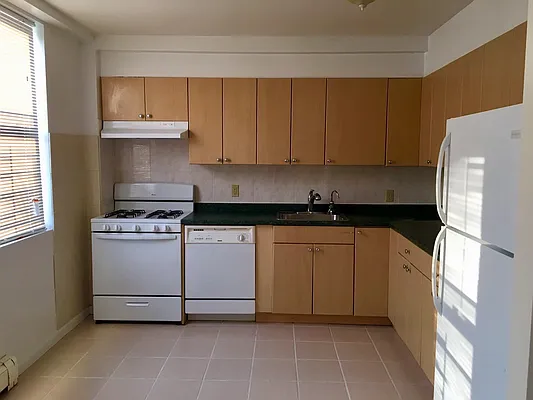 Rented by Le Parc Property Management LTD. | media 8