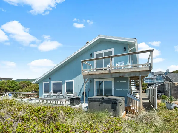 749 N Pacific St, Rockaway Beach, OR 97136