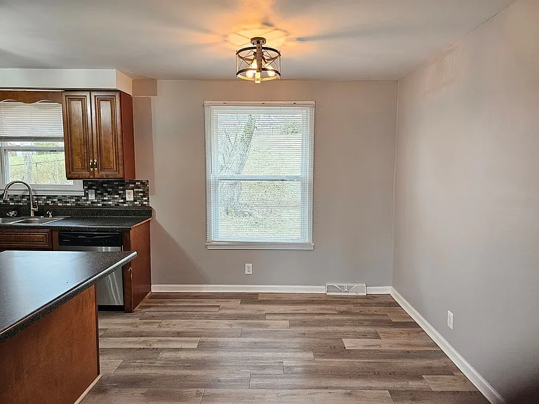 529 Morrison Dr — Photo 16