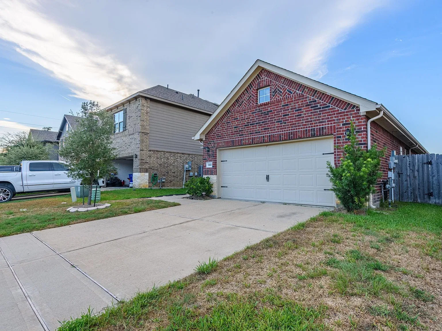 3 bed, 2.0 bath, 1700 sqft, $2,100 — Photo 2