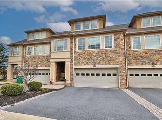 903 Greenhouse Dr, Bethlehem, PA 18017