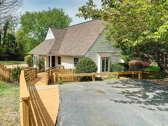 2nd image of 1253 Clover Ridge Pl