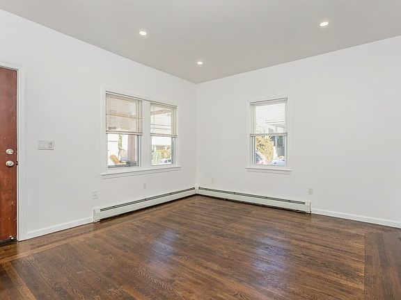 3rd image of 14 S Stone Ave Floor 1