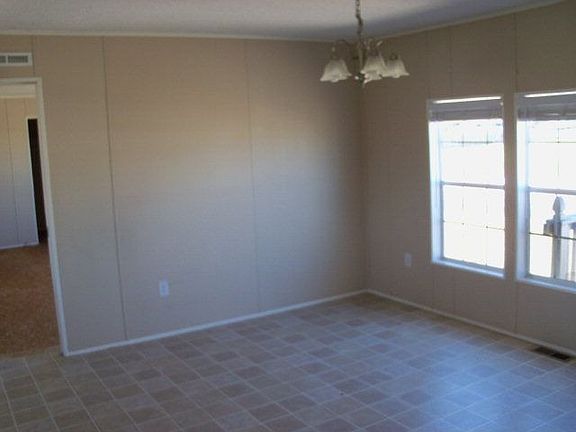 4th image of 147 Fox Trail Dr