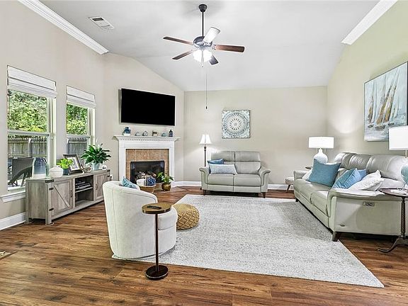 4th image of 70048 Hirson Ct