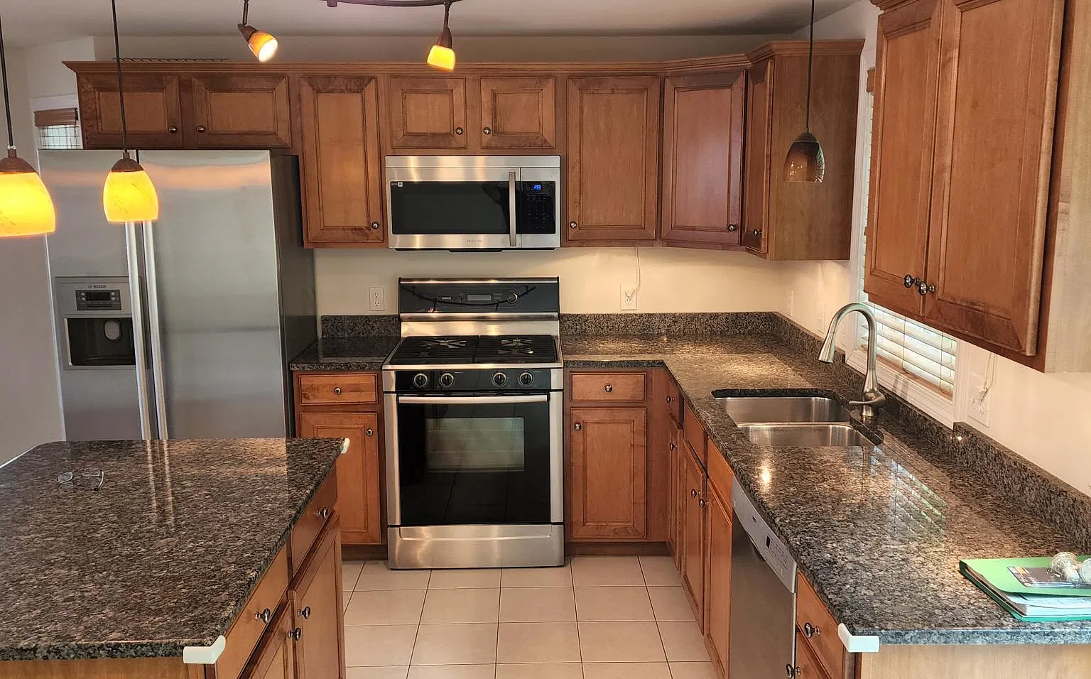 2 bed, 2.5 bath, 2000 sqft, $3,200 — Photo 3