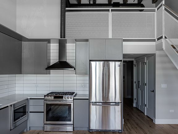 3rd image of 729 N Sangamon St #402