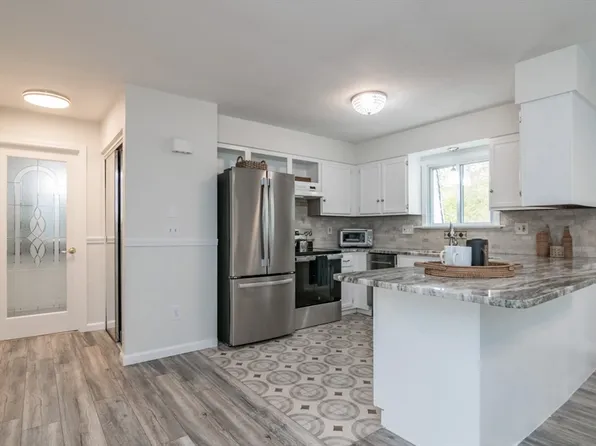 20 Lawrence Ave #32C, South Hadley, MA 01075