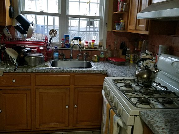 5th image of 661 Schenck Ave