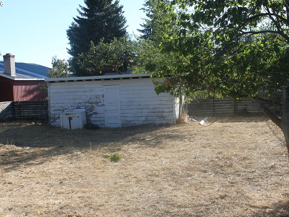 2nd image of 2420 Clark St