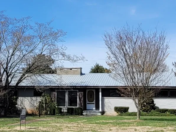 613 Cumberland St E, Cowan, TN 37318