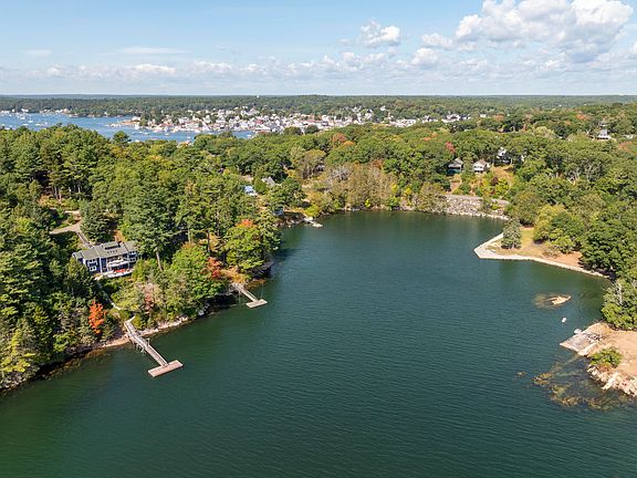 3rd image of 18 Crest Avenue