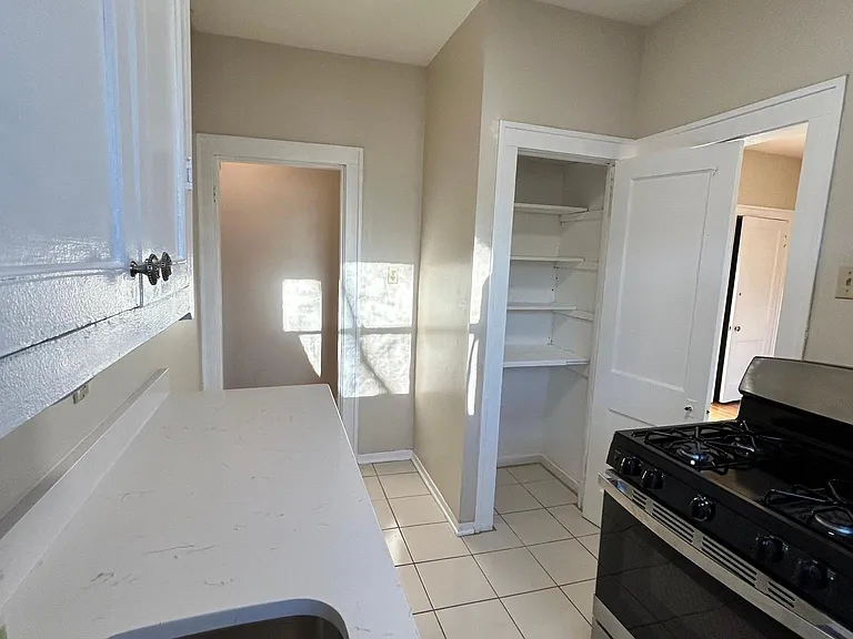 1911 Roanoke Ave #1 — Photo 7