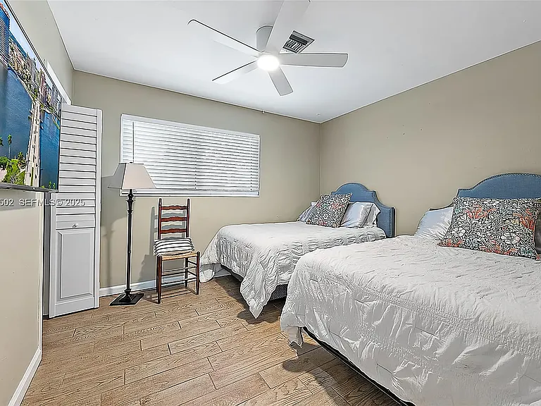 367 Riverside Dr — Photo 12