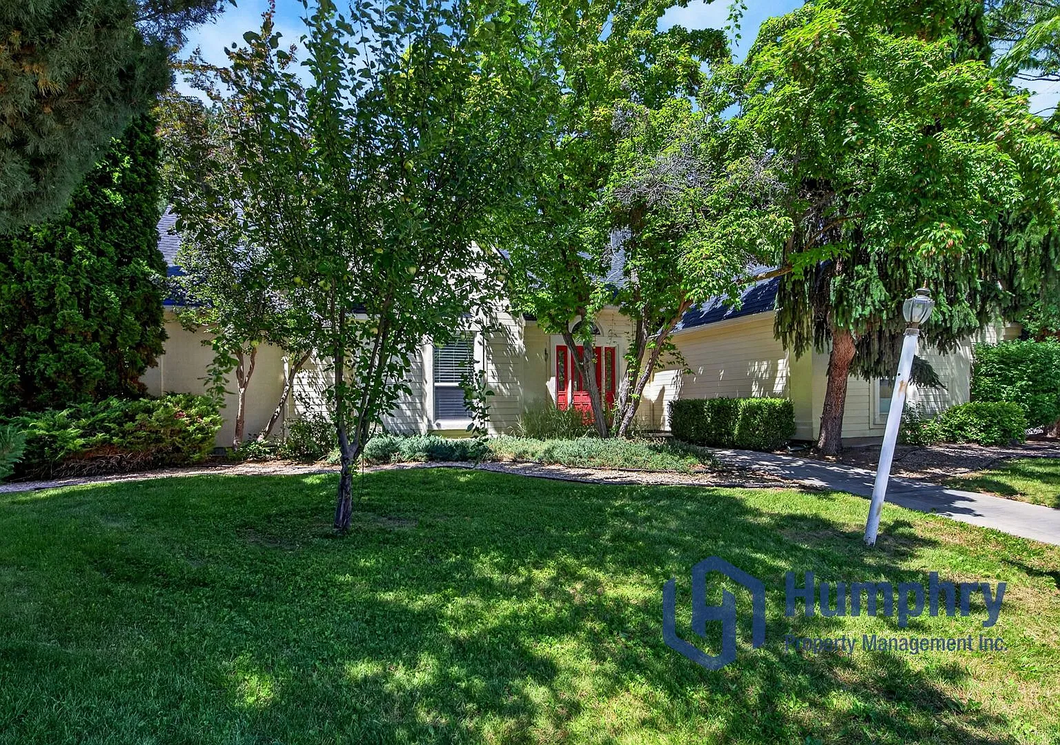 Beautiful home in Eagle near Eagle Hills Golf Course — Photo 2