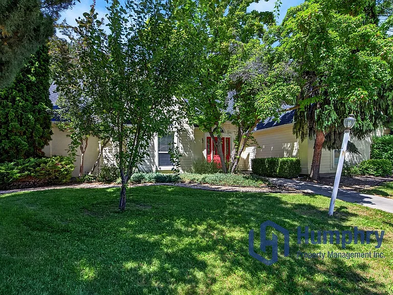 1948 E Cypress Point Dr — Photo 2