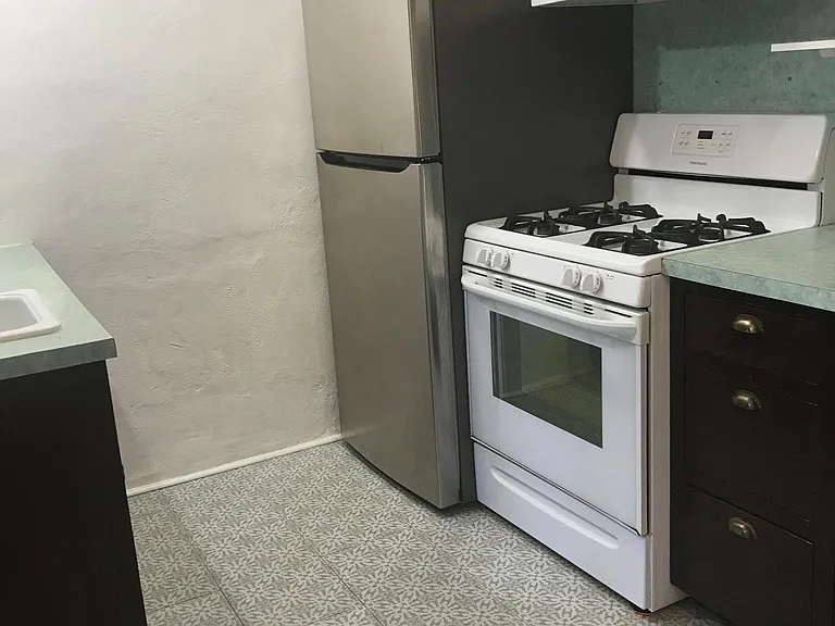 27 E 4th St — Photo 15