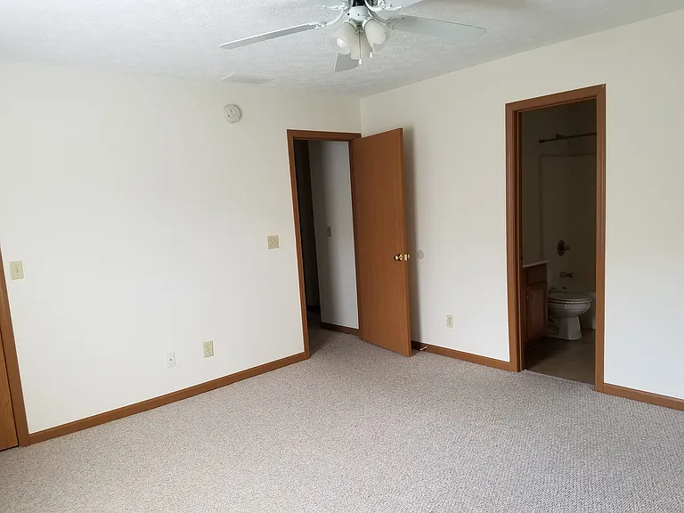 110 Phillips Ct — Photo 10