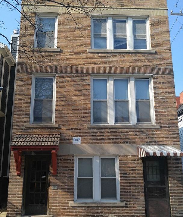 1st image of 1014 W Wellington Ave #1