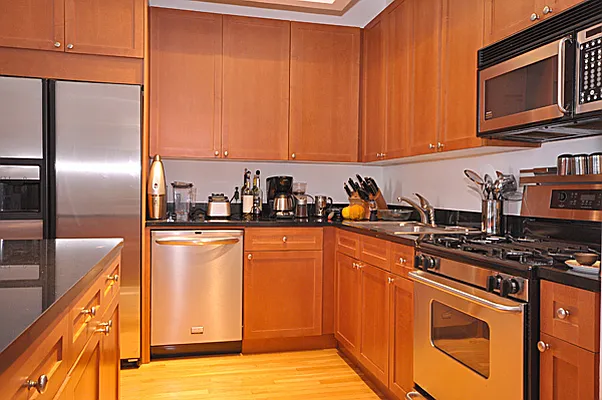 Sold by R New York | media 29