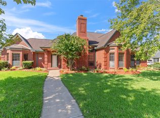110 Indian Hawthorn, Lake Jackson, TX 77566
