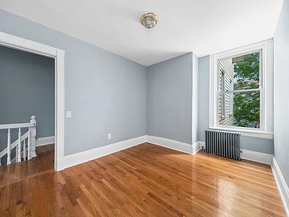 3rd image of 1368 Teller Ave