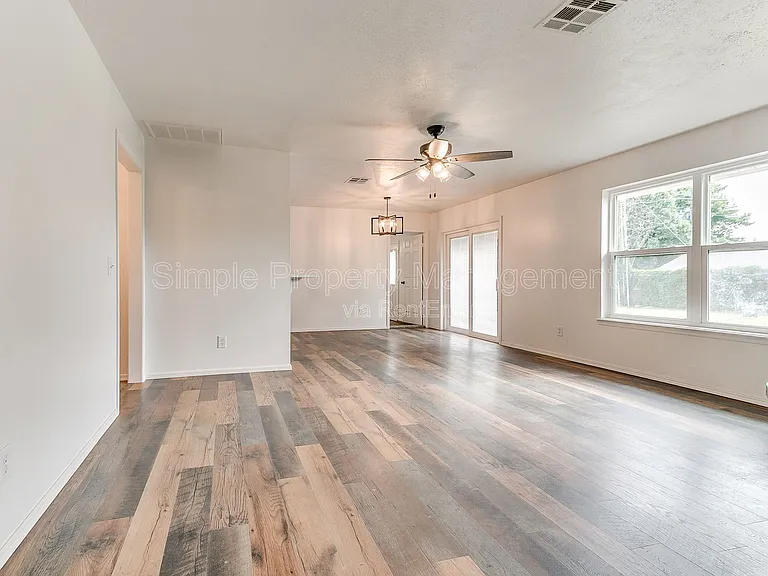 2401 Fedderson Dr — Photo 8