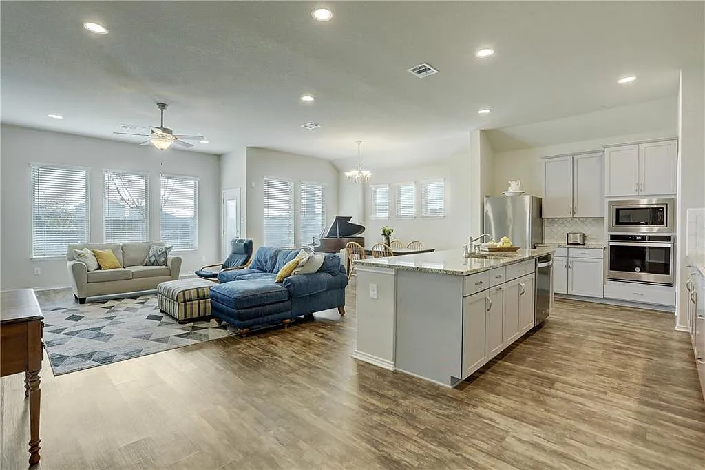 3 bed, 2.0 bath, 2150 sqft, $2,250 — Photo 3