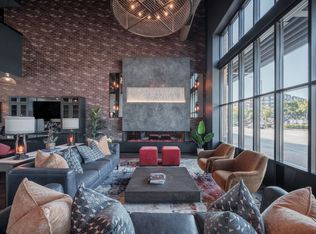 HQ Residences, Mount Prospect, IL 60056