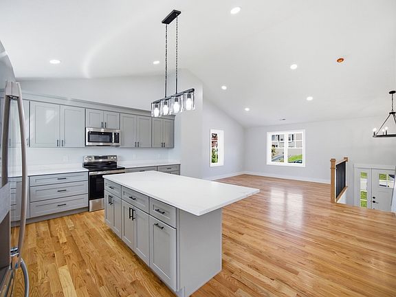 3rd image of 18 Bowker St