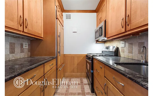 Rented by Douglas Elliman | media 25