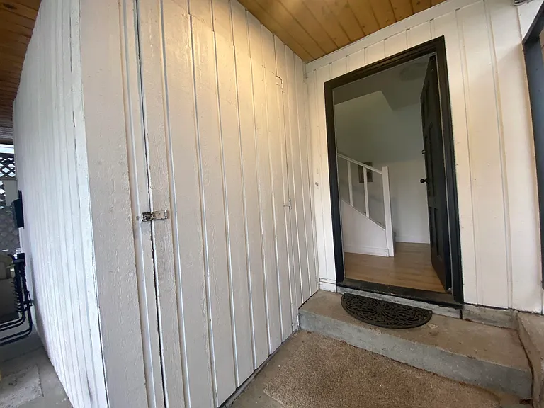 832 Habgood St — Photo 27