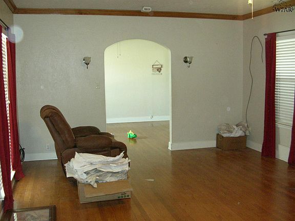 3rd image of 102 E North St