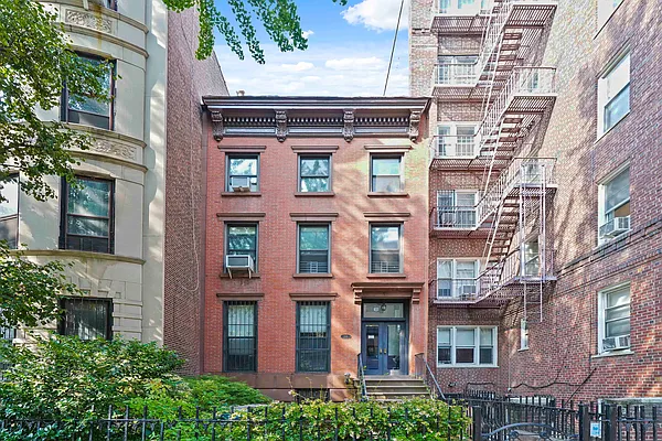 Sold by Daniel Gale Sotheby's International Realty | media 2