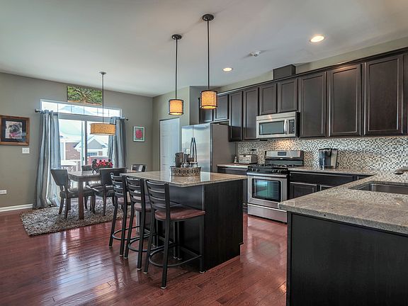 5th image of 2534 Dunraven Ave