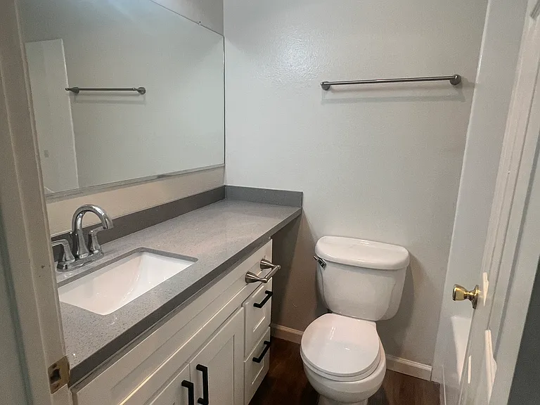 235 E Burnett St #9 — Photo 12