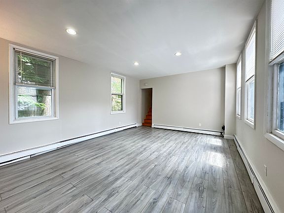 4th image of 414 Undercliff Ave #414A