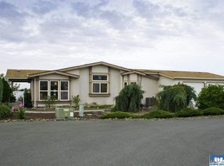 450 W Crows Nest Ln, Sequim, WA 98382