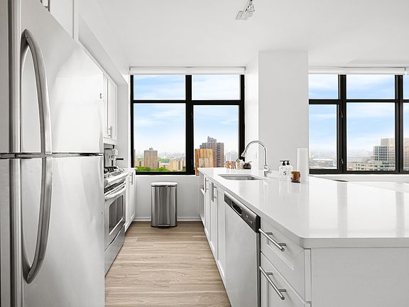 2nd image of 424 Bedford Ave APT 19B