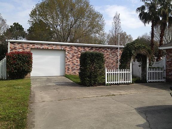 3rd image of 816 N Prairieview Dr