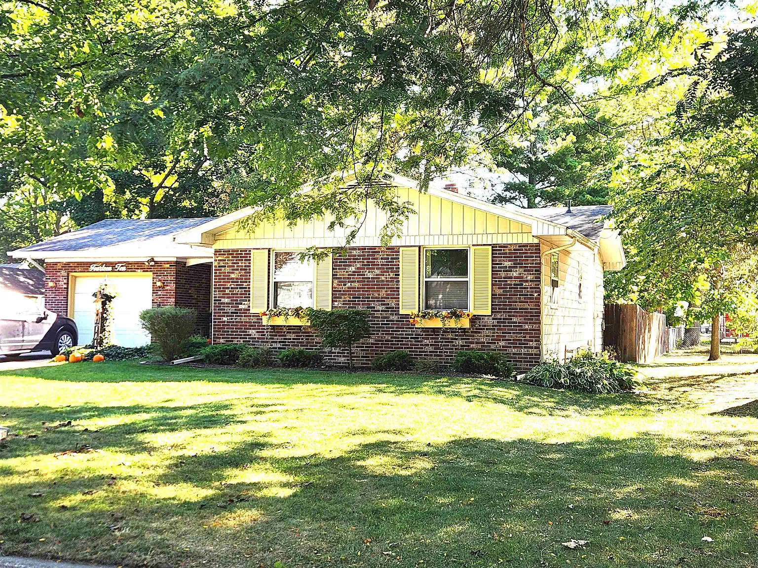 1410 Helen St photo 1