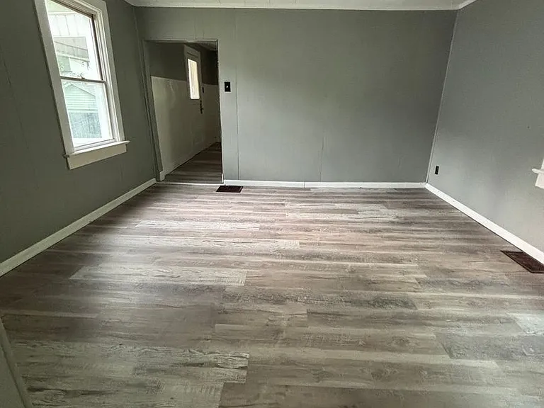 428 E Division St — Photo 2