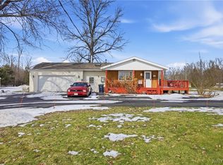 3323 New Rd, Ransomville, NY 14131