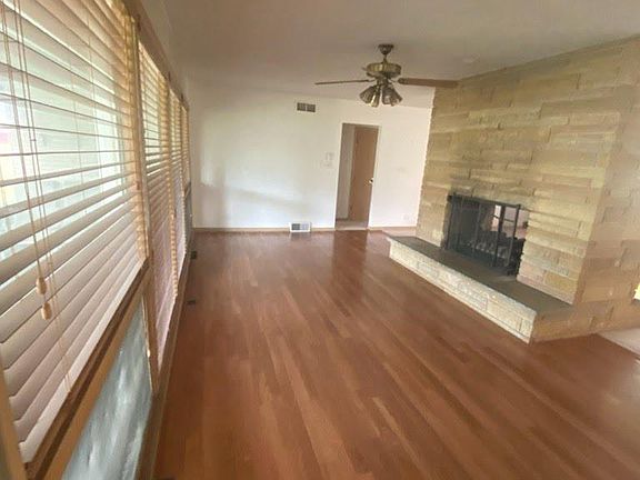 3rd image of 334 N Lombard Ave