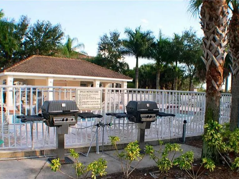 Community gas grill