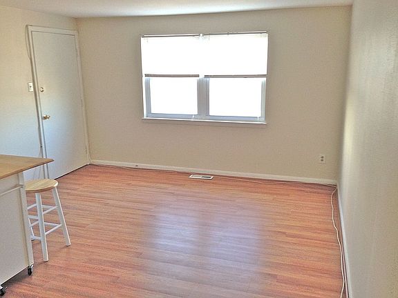 3rd image of 407 Naomi St