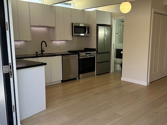 3rd image of 500 Rockport Dr