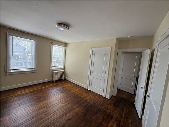 4th image of 2332 Sherbrook St